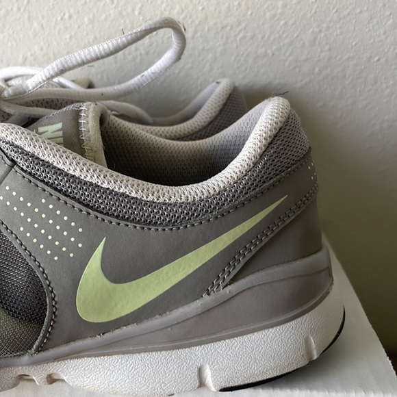 Nike sneakers size 9.5  used - Picture 11 of 11